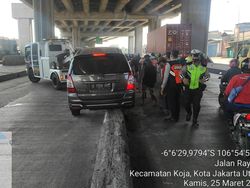 Waduh! Pembatas Jl Cilincing Jakut Bikin Celaka Lagi