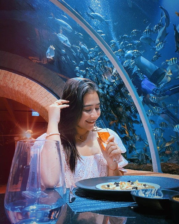 Makan di Koral Restaurant/instagram.com/prillylatuconsina96