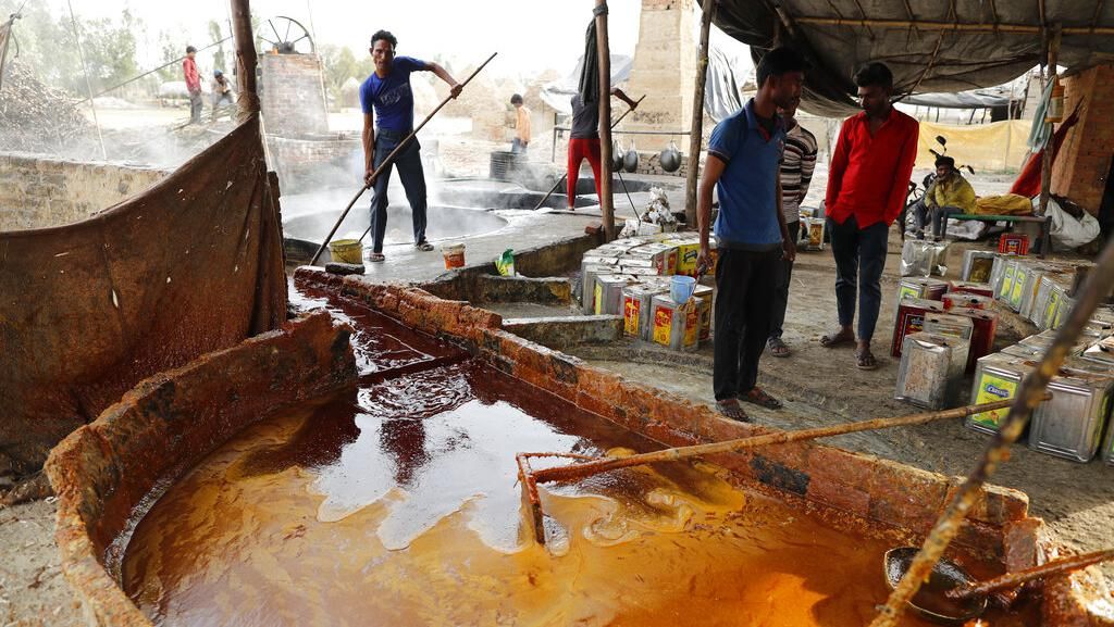 Mengintip Pabrik Gula Merah Tradisional India