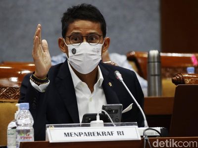 Menparekraf Sandi Rapat di DPR