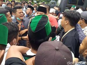Adu Pukul Pendukung Warnai Pemilihan Ketum HMI di Surabaya