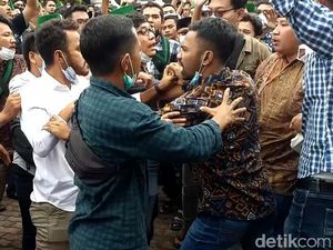 Momen Adu Jotos Pemilihan Ketum HMI di Surabaya
