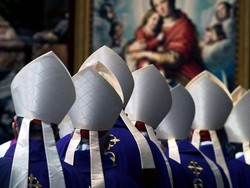 Corona Bikin Vatikan Defisit, Paus Fransiskus Potong Gaji Kardinal