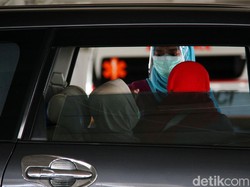Lansia Depok Bisa Vaksinasi Drive-Thru di RSUI, Ini Syaratnya