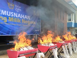 Modus Nakal Pengedar Rokok Ilegal, Barang Dikemas Mirip Paket Mebel