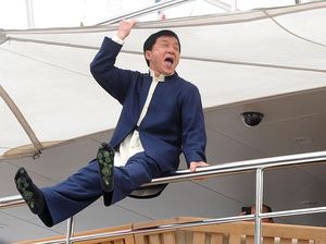 Teladan Unik Jackie Chan, Irit Air Toilet Sampai Botol Ditulis Nama Teladan Unik Jackie Chan, Irit Air Toilet Sampai Botol Ditulis Nama