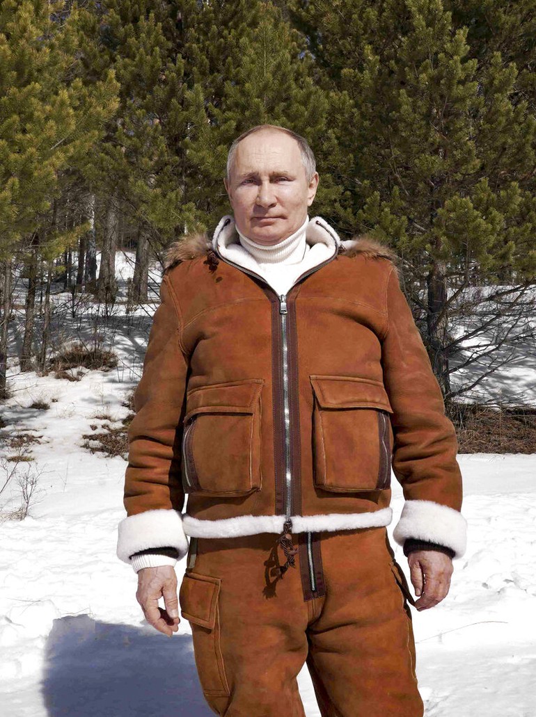 Владимир Путин на отдыхе в сибирской тайге