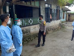 Bersama Nakes, Bhabinkamtibmas di NTB Bantu Lacak Persebaran COVID-19