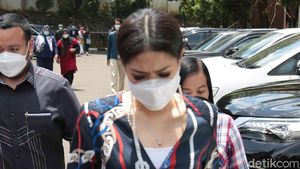 7 Potret Istri Lukman Sardi Jadi Saksi Sidang Cerai Wulan Guritno