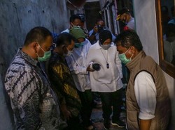 Momen Mensos Risma Sambangi Lokasi Kebakaran Matraman