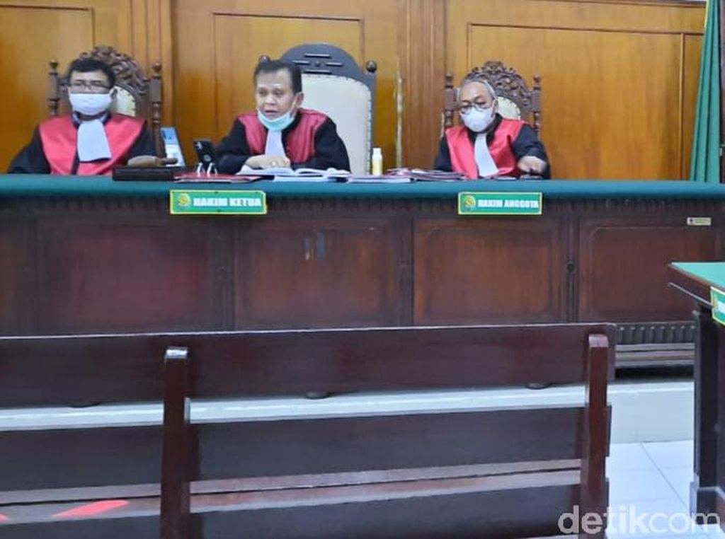 Pembunuh Tetangga yang Selingkuhi Istrinya di Surabaya Dituntut 16 Tahun Penjara Pembunuh Tetangga yang Selingkuhi Istrinya di Surabaya Dituntut 16 Tahun Penjara