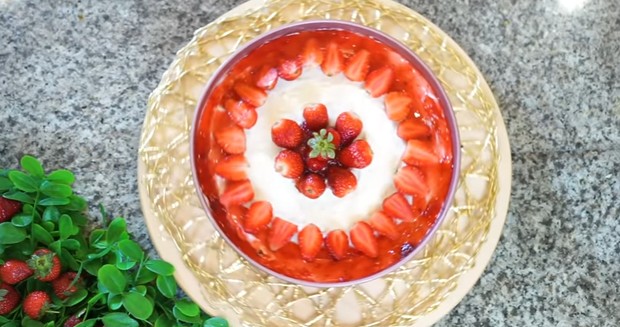 strawberry cheesecake ala tasyi athasyia
