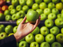 Gegara Bawa Apel di Bandara, Penumpang Didenda Rp 3,8 Juta