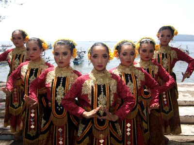 Terhanyut Tari Kreasi Larung Sesaji di Banyuwangi