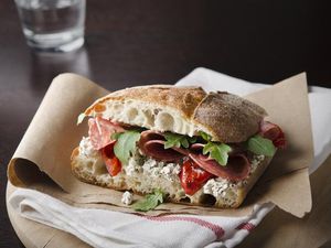 Terlihat Mirip, Roti Focaccia dan Ciabatta Tenyata Sangat Berbeda Terlihat Mirip, Roti Focaccia dan Ciabatta Tenyata Sangat Berbeda