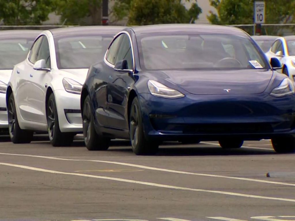 Fitur Autopilot Dituding Jadi Penyebab Puluhan Kecelakaan Tesla di AS Fitur Autopilot Dituding Jadi Penyebab Puluhan Kecelakaan Tesla di AS
