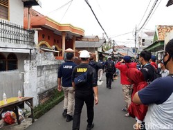 Tim Puslabfor Cek Kontrakan Kebakaran Maut di Matraman