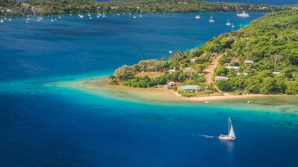Potret Tonga, Negara Cantik yang Rajanya Santuy
