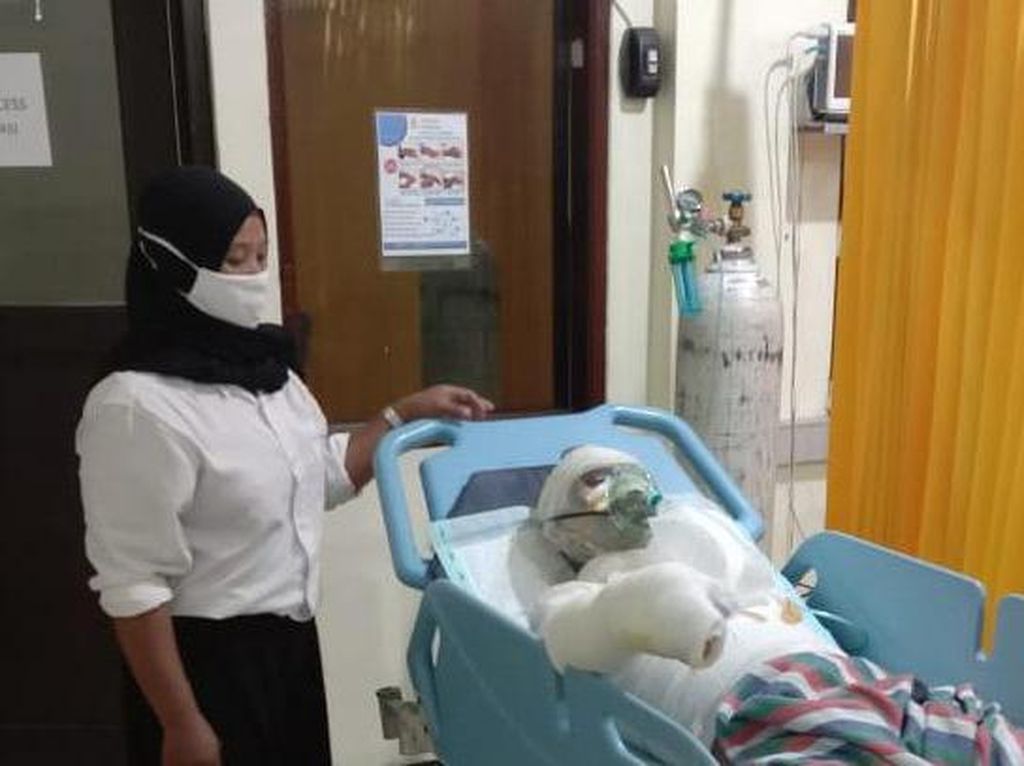 Drum Meledak Saat Dipotong, Tubuh Tukang Las di Blitar Terbakar Drum Meledak Saat Dipotong, Tubuh Tukang Las di Blitar Terbakar
