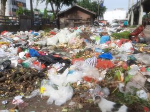 Pemko Pekanbaru Jelaskan Alasan Sampah Tak Terangkut hingga Membusuk