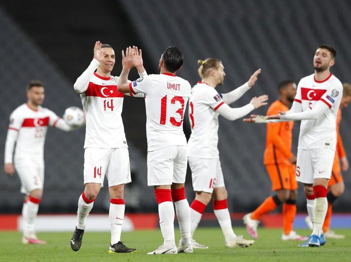 Timnas Turki tampil gemilang di pembukaan Kualifikasi Piala Dunia 2022 zona Eropa. Burak Yilmaz dkk mengalahkan Belanda dengan skor 4-2.