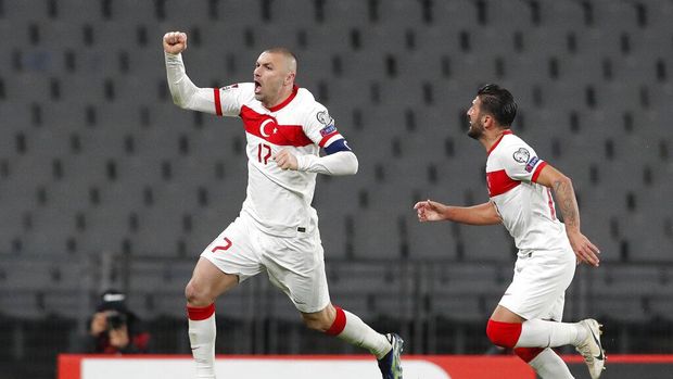 Turkey's Burak Yilmaz, left, celebrates after scoring his side's fourth goal during the World Cup 2022 group G qualifying soccer match between Turkey and Netherlands at the Ataturk Olimpiyat Stadium in Istanbul, Turkey, Wednesday, March 24, 2021. (Murad Sezer/Pool Photo via AP)