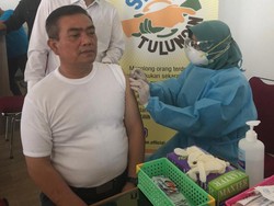 Walkot Cirebon Mengaku Lemas dan Megantuk Usai Jalani Vaksinasi Corona