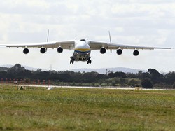 Pesawat Rusia Mendarat Darurat di Lapangan Gegara 2 Mesin Mati Bersamaan