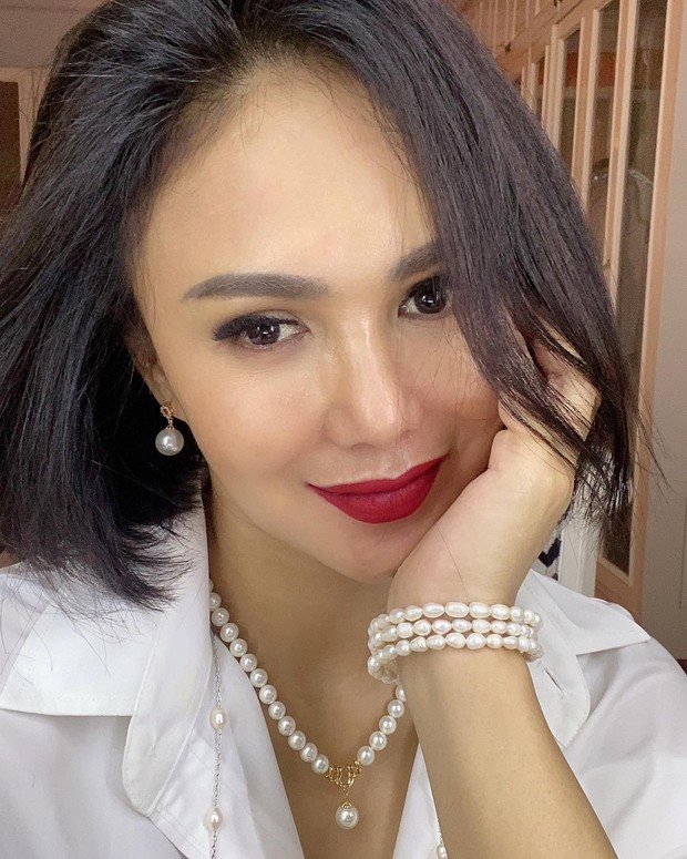 Yuni Shara tampil awet muda dengan alis yang simetris/instagram.com/yunishara36