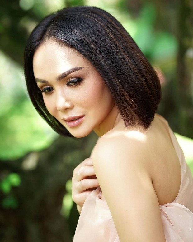 Yuni Shara cantik dengan flawless makeup/instagram.com/yunishara36