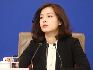 Viral Aksi Elegan Wanita yang Disebut Penerjemah Tercantik di KTT Alaska