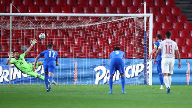 GRANADA, SPAIN - MARCH 25: Tasos Bakasetas of Greece  scores their team's first goal past Unai Simon of Spain during the FIFA World Cup 2022 Qatar qualifying match between Spain and Greece on March 25, 2021 in Granada, Spain. Sporting stadiums around Spain remain under strict restrictions due to the Coronavirus Pandemic as Government social distancing laws prohibit fans inside venues resulting in games being played behind closed doors. (Photo by Fran Santiago/Getty Images)