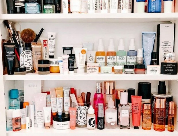 Belilah karena kebutuhan, jangan karena tergiur tren/Foto: Pinterest.com/thezoereport belanja online