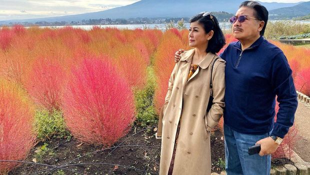 Diisukan Cerai, Begini Harmonisnya Pernikahan Desiree dan Hotma Sitompul Kehidupan pernikahan orang tua Bams Eks Samsons, Desiree dan Hotma Sitompul terancam cerai. Beginilah keharmonisan Desiree dan Hotma!