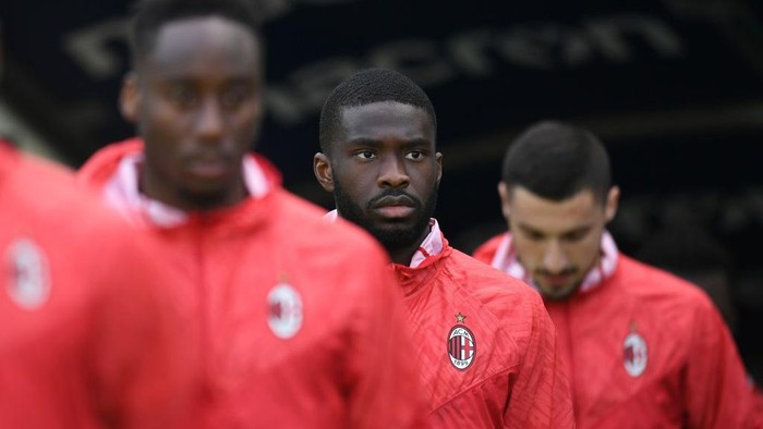 VERONA, ITALY - MARCH 07: Tomori Fikayo of AC Milan looks on after the Serie A match between Hellas Verona FC  and AC Milan at Stadio Marcantonio Bentegodi on March 07, 2021 in Verona, Italy. (Photo by Alessandro Sabattini/Getty Images)