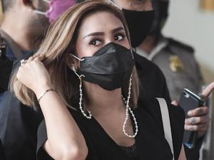 Cita Citata Menangis Dihujat Makan Duit Bansos Pandemi Corona