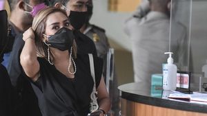 Gaya Cita Citata Saat Diperiksa KPK