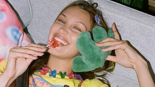 Tren Fashion 2000-an Balik Lagi, Intip 10 Gaya Seleb Ala Lizzie McGuire