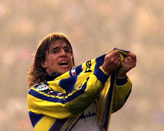 9 Jan 2000:  Hernan Crespo of Parmas celebrates after his late equalizer during the Serie A match between Parma v Juventus at the Ennio Tardini Stadium, Parma. The match was drawn 1-1. Mandatory Credit: Grazia Neri/ALLSPORT