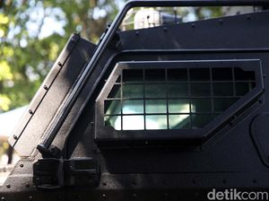 Kendaraan Taktis Siaga Jelang Sidang Putusan Sela Habib Rizieq Syihab