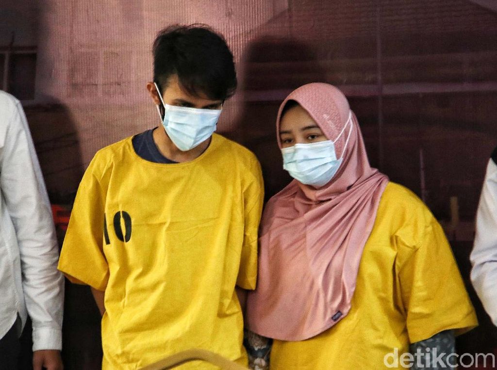 Pelaku Filler Payudara ke Monica Indah Ngaku-ngaku Punya Keluarga Polisi Pelaku Filler Payudara ke Monica Indah Ngaku-ngaku Punya Keluarga Polisi