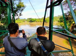 Baru 15 Hari Diresmikan, Jembatan Gantung Majalengka-Sumedang Putus