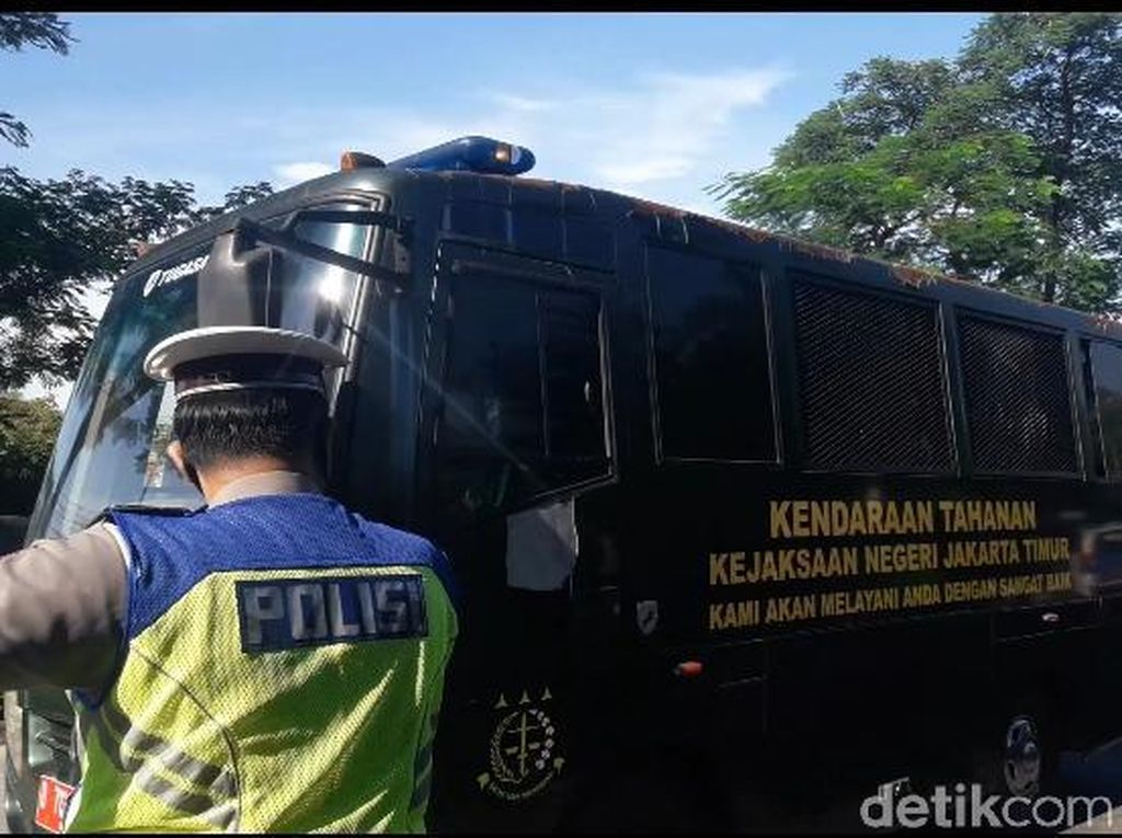 Habib Rizieq Tiba di PN Jaktim, Segera Sidang Langsung Habib Rizieq Tiba di PN Jaktim, Segera Sidang Langsung