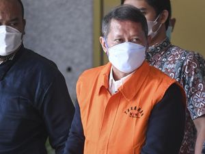 RJ Lino 5 Tahun Jadi Tersangka: Pernah Dibela JK, Kini Ditahan KPK RJ Lino 5 Tahun Jadi Tersangka: Pernah Dibela JK, Kini Ditahan KPK