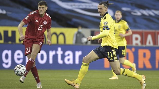 Soccer Football - World Cup Qualifiers Europe - Group B - Sweden v Georgia - Friends Arena, Stockholm, Sweden - March 25, 2021 Sweden's Zlatan Ibrahimovic in action with Georgia's Lasha Dvali TT News Agency via REUTERS/Pontus Lundahl THIS IMAGE HAS BEEN SUPPLIED BY A THIRD PARTY. IT IS DISTRIBUTED, EXACTLY AS RECEIVED BY REUTERS, AS A SERVICE TO CLIENTS. SWEDEN OUT. NO COMMERCIAL OR EDITORIAL SALES IN SWEDEN..