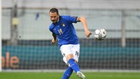 Leonardo Bonucci telah menjalani tugas bersama Timnas Italia di Kualifikasi Piala Dunia 2022. Namun, setibanya di negara kelahiran dinyatakan positif virus Corona. (Foto: Getty Images/Claudio Villa)