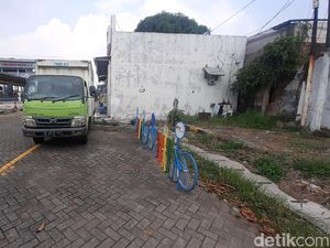 #ParkiruntukSepeda Stasiun Kranji Tak Langsung Nampak dari Pintu Masuk #ParkiruntukSepeda Stasiun Kranji Tak Langsung Nampak dari Pintu Masuk