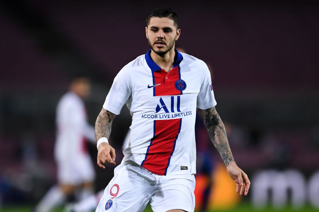 BARCELONA, SPAIN - FEBRUARY 16: Mauro Icardi of Paris Saint-Germain looks on during the UEFA Champions League Round of 16 match between FC Barcelona and Paris Saint-Germain at Camp Nou on February 16, 2021 in Barcelona, Spain. (Photo by David Ramos/Getty Images)