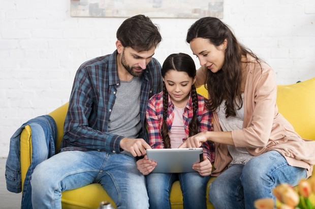 Tidak ada orang yang siap menjadi orangtua. Pasalnya, teori parenting apapun yang pernah kamu dengar dan baca akan jauh berbeda dengan kenyataan yang kamu hadapi.