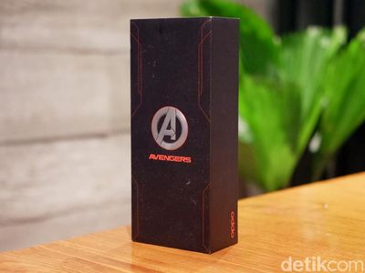Intip Isi Kotak Oppo Reno5 Marverl Avengers Edition Harga Rp 5,7 Juta